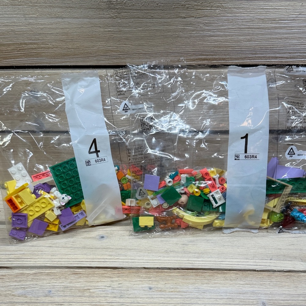 LEGO® Friends™: Pet Adoption Day Bags 1 and 4 only (cat and dog)